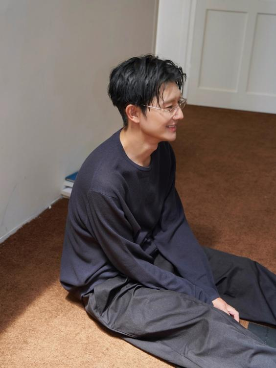 クルーネックニット（ネイビー）商品画像
