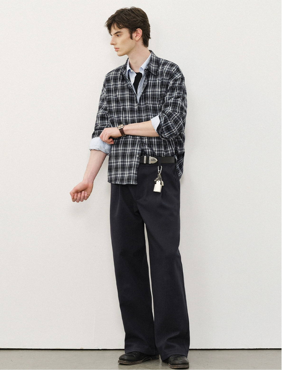 チェックシャツ × ワイドスラックス