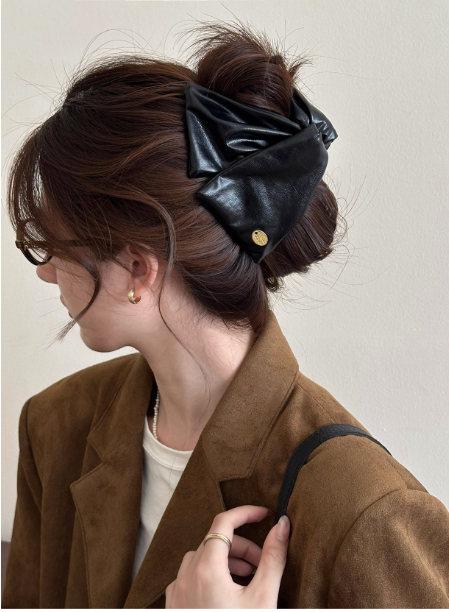 ブラックレザーヘアクリップ商品画像