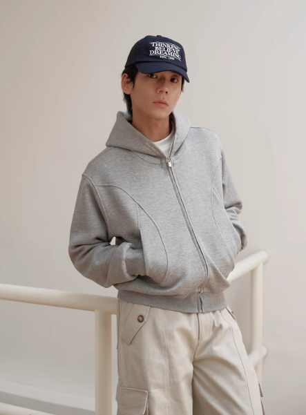 ショート丈ジップアップトップス