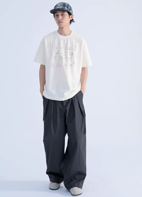 ややゆるめ無地Tシャツ × ワイドカーゴパンツ × ボリュームスニーカー × キャップのコーディネート例
