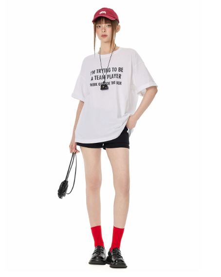 オーバーサイズTシャツ×ショート丈ボトムコーディネート例