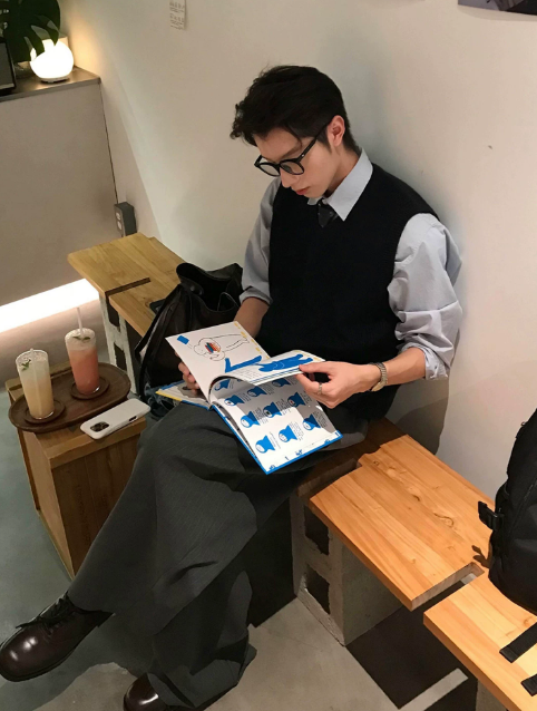 Vネックニットベスト商品画像